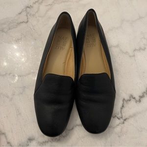 Comfy Black leather flats size 7 Naturalizer
